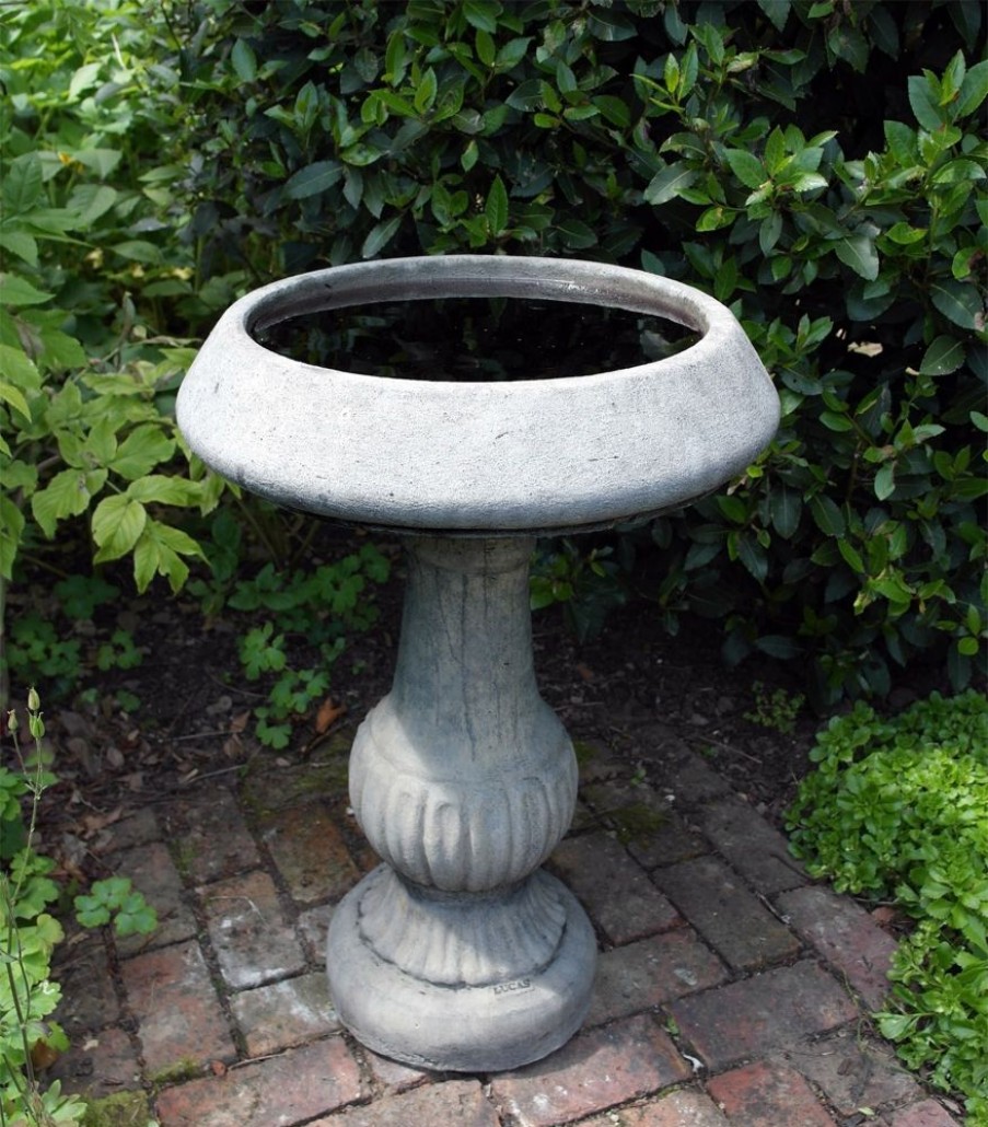 STATUES & SCULPTURES Victorian Design Stone Garden Birdbath Hot