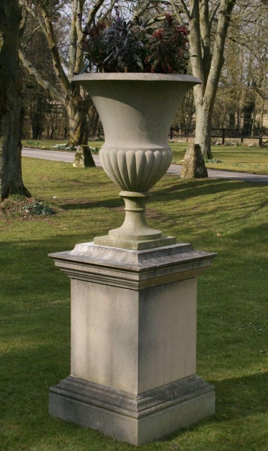 STATUES & SCULPTURES Verona Vase Stone Garden Planter On Pedestal Clearance