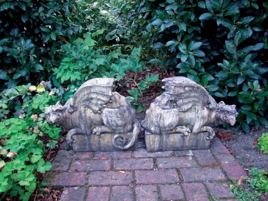 STATUES & SCULPTURES Gothic Griffins Stone Garden Ornaments New